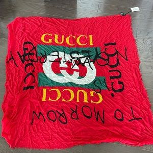 100% authentic HUGE GUCCI SCARF